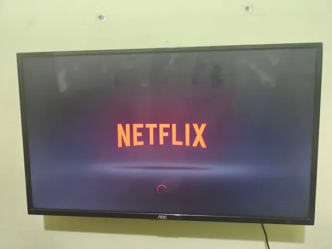Smart TV AOC 32" R$ 600 