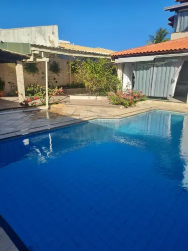 Casa Alto Padrão com 5 Suítes, Piscina, Área Gourmet e Garagem para 6 Carros - 450 m²