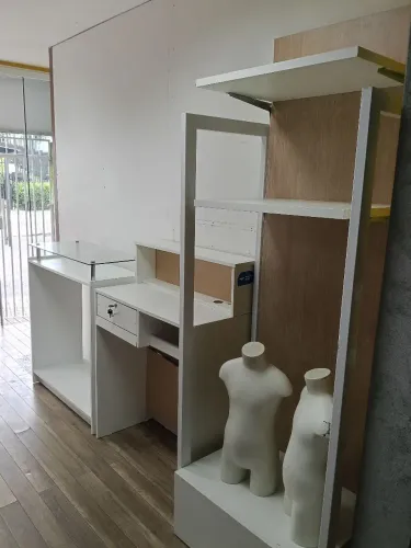 Móveis para loja de roupas