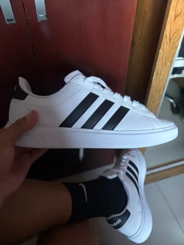 Tênis adidas 42