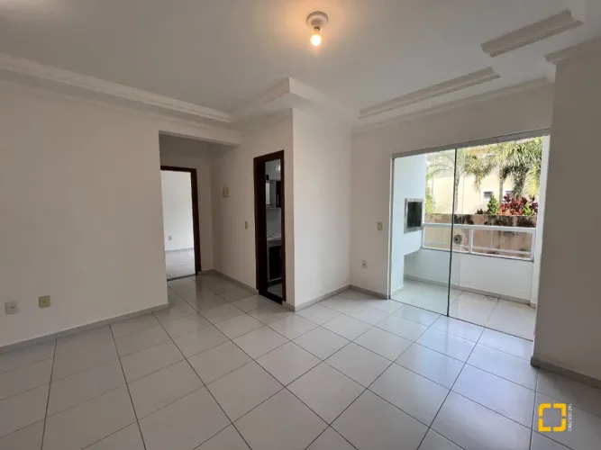 Apartamento com 2 Dormitórios, sendo 1 suíte na Praia dos Ingleses