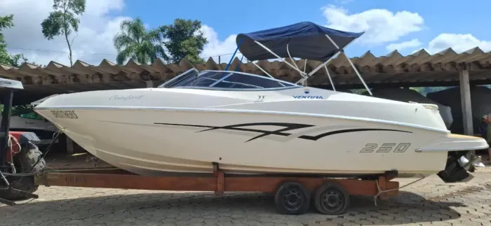 Lancha Ventura Confort 250 2009