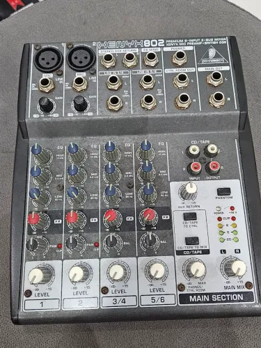 Mesa de som xenix 802 - Behringer