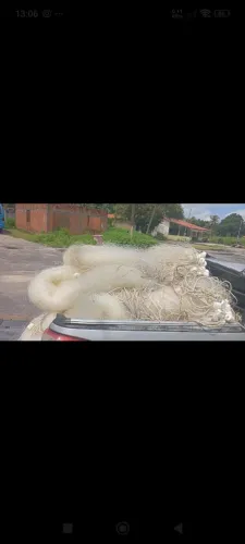 Vendo uma rede de pesca 80/80 toda nova valor a negociar chama * zap