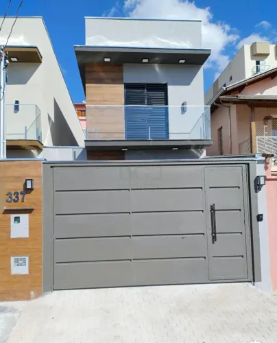 Excelente casa de 144m² á venda no Jardim Carolina em Poços de Caldas MG.