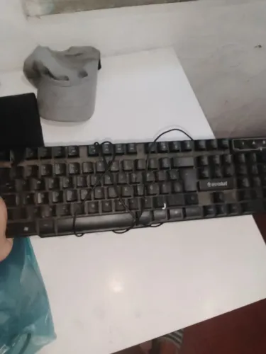 Teclado RGB funciona em bom estado