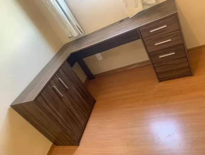 ? Mesa em L Premium - Pronta Entrega + Montagem GRÁTIS! Transforme Seu Espaço Agora!