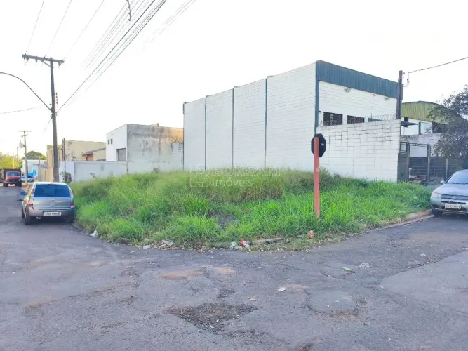 Venda de Terreno / Padrão na cidade de Araraquara