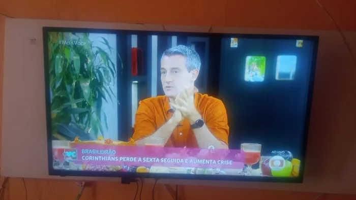 Uma televisão de 40 polegadas n esmt