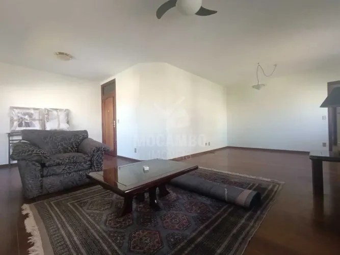 Apartamento : / Residencial / Centro