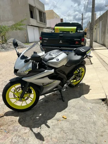 YAMAHA R15 2024