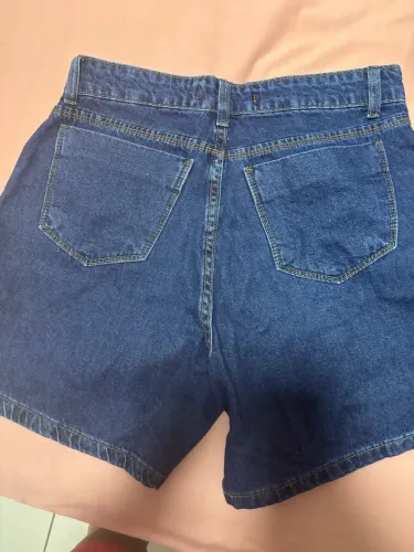 Short jeans levanta bumbum
