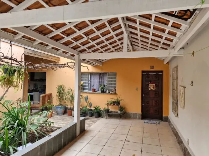 Casa com 3 dormitórios à venda, 200 m² por R$ 650.000,00 - Parque São Luís - Taubaté/SP