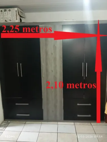 Guarda Roupas Casal, 5 port.4 Gav., 2.10 alt. x 2.25 larg. x 0.45 prof. Ótima Conservação