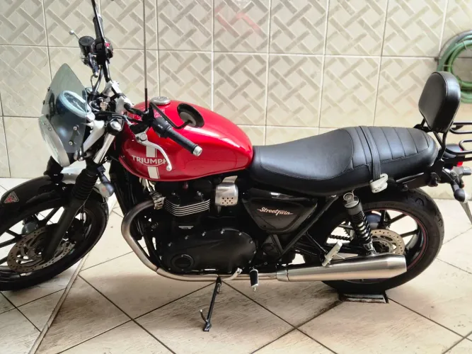 Moto street twin 900 impecável