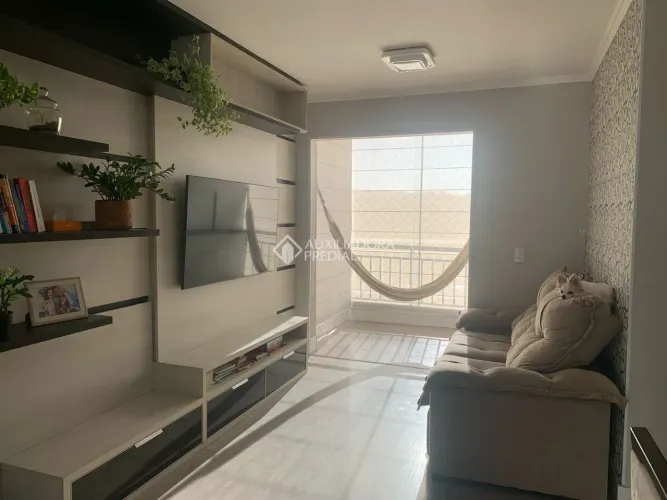 Apartamento com 3 quartos no Condomínio Veríssimo - semi mobiliado