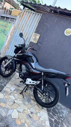 Vende_ se Titan 2024 impecável R$19.500