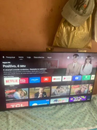 Vende-se Smart Tv TCL Com uma pequena listra na tela