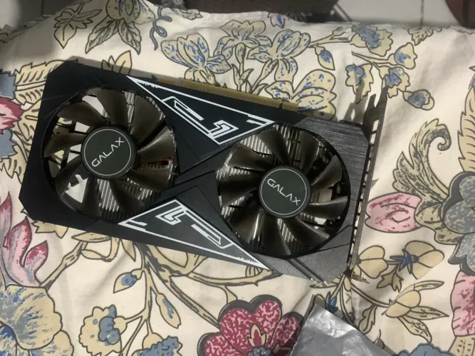 Placa de vídeo 1650 DDR5 4gb (defeito) 