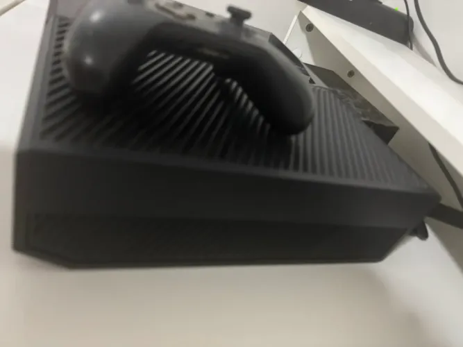 Xbox one - 500 gb- semi novo- com controle e fonte
