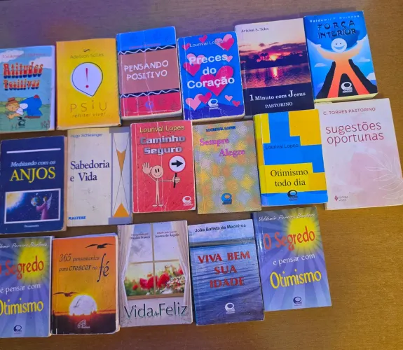 Vendo cada livro de bolso por 2.00