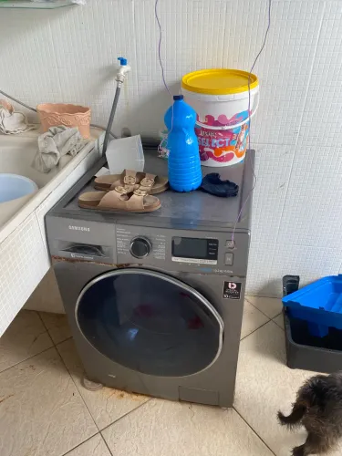 Máquina de lava e seca