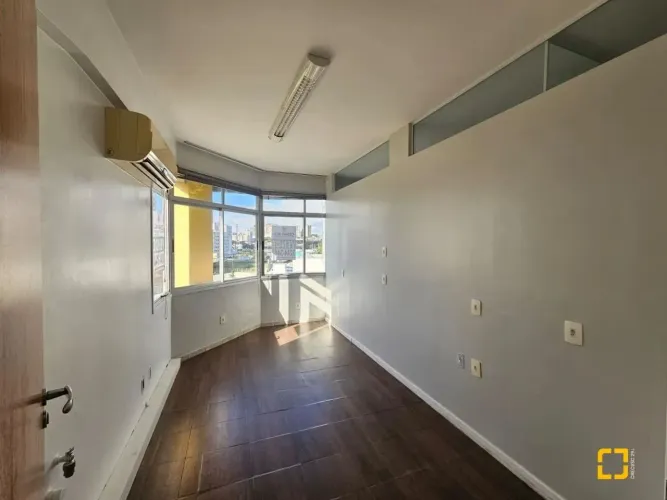 Excelente oportunidade no bairro Estreito, Florianópolis, sala para venda.