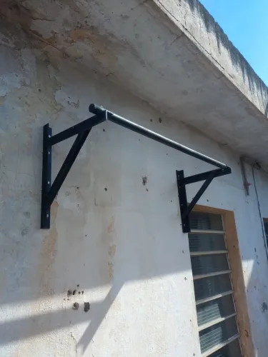 Barra fixa para exercícios 