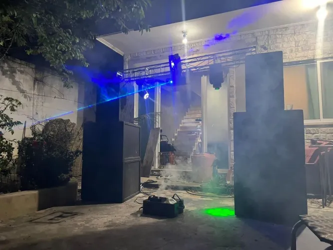 SOM ILUMINAÇÃO E KARAOKE 