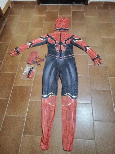 Fantasia roupa macacão do homem aranha e lança teia, novos.