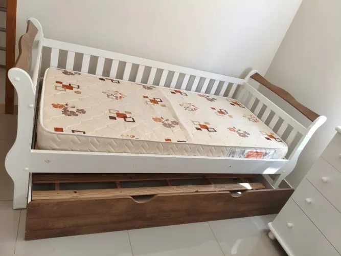 Cama Babá Matic Branca Semi-nova + Cama Auxiliar + 1 Colchão