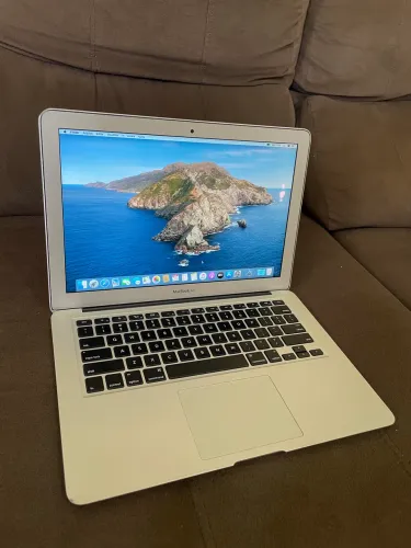 Macbook Air i5, 4gb de RAM, SSD de 128gb
