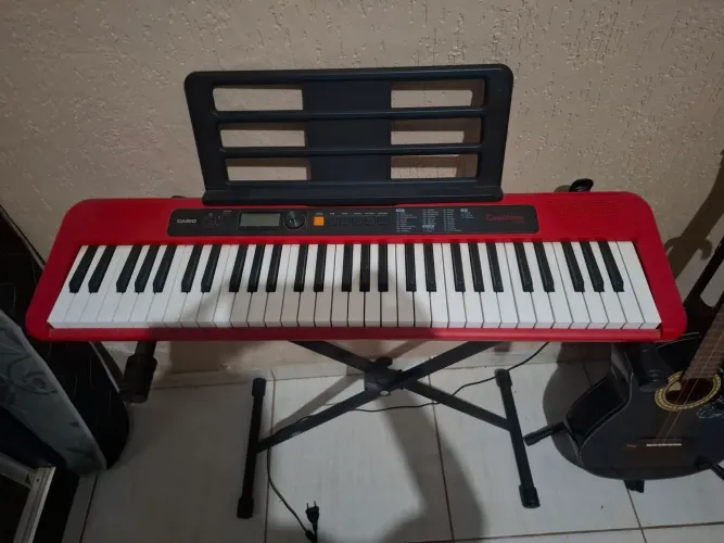 Teclado Casio Casiotone Ct-s200 digital portátil vermelho