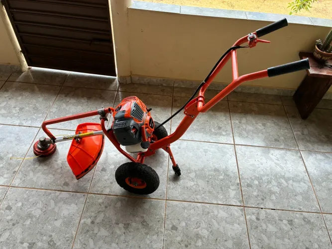 Roçadeira de Carrinho a Gasolina Nakasaki - Alta Potência e Conforto (Seminova)