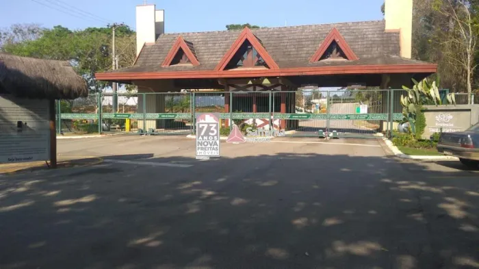 Terreno Padrão em Condomínio em Jambeiro