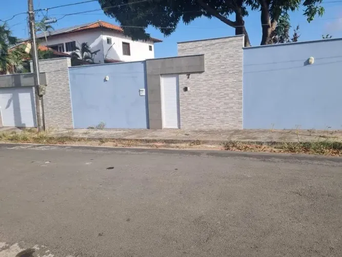 Imperdível!Alugo casa com 3 suites e ampla garagem no Olho Dagua