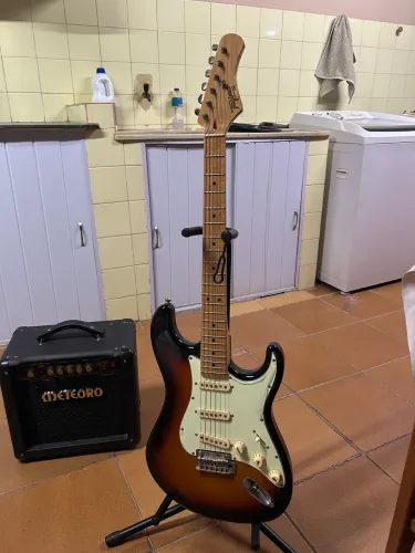 Guitarra e caixa de som