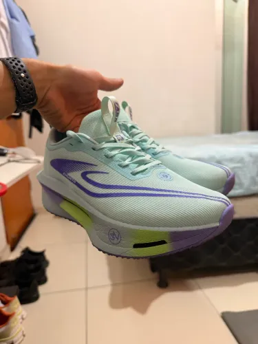 Tênis Chunta com placa de carbono para corredores 39/40