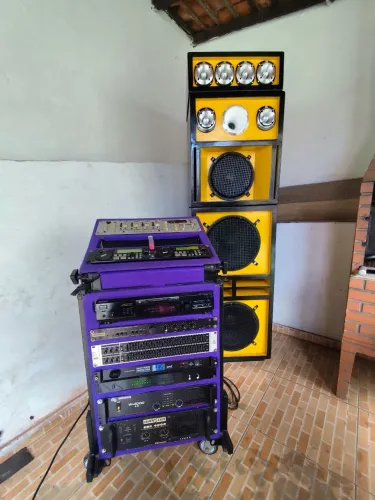 Radiola Profissional Completa (Rack com painel de controle e Torre de Som)