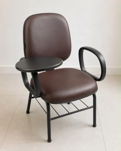 Cadeira escolar com mesa flexível