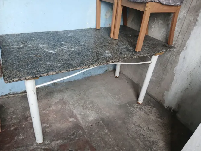 Mesa de cozinha 300 reais.contato WhatsApp *11