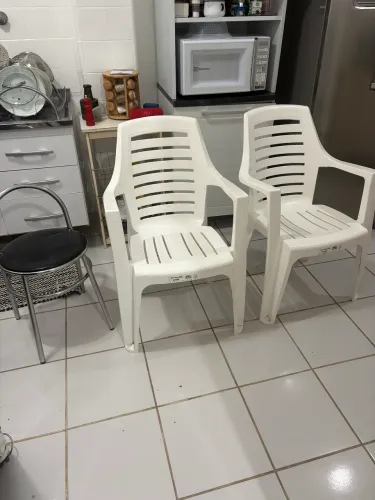 Cadeira Plástico e banqueta USADAS