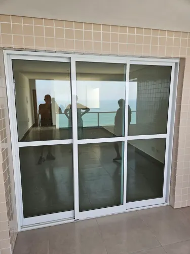 Porta balcão  2.2p larg por 2.15 altura nova sem uso 