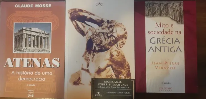 Livros de história antiga usados