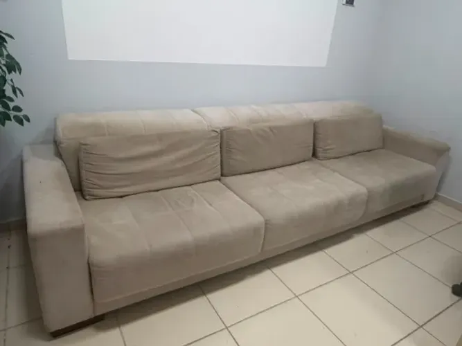 Sofá Grande - 6 Lugares em Suede Bege - Excelente Estado