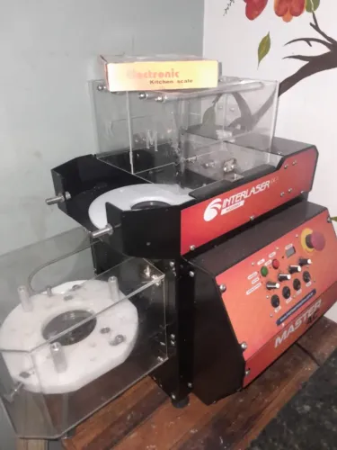 Máquina de fazer salgados 