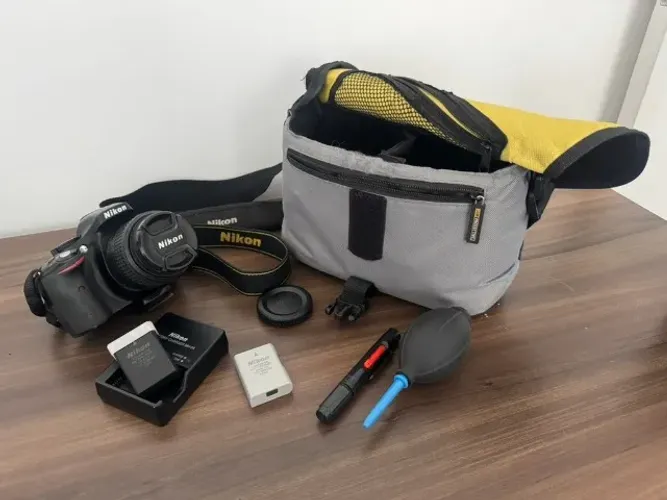 Kit Completo Nikon D5200 + Lente 18-55mm VR + Bolsa + 2 Baterias e Controle