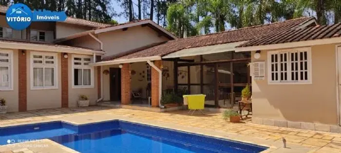 Casa á venda em Condomínio em Mairinque !