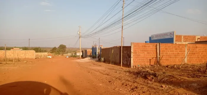 Lote em condomínio formado na 26 de setembro rua 4 aceito carro perto do asfalto