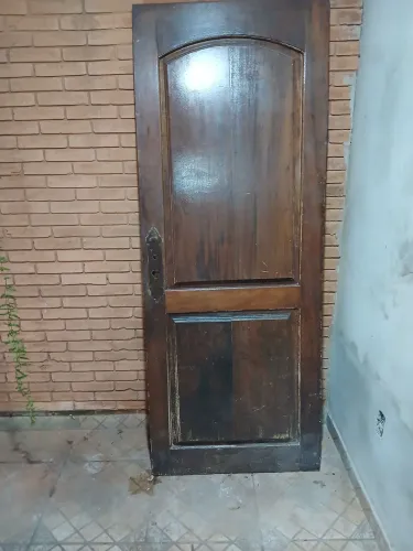 Porta para sala e pedra de granito para banheiro, para doação, só buscar